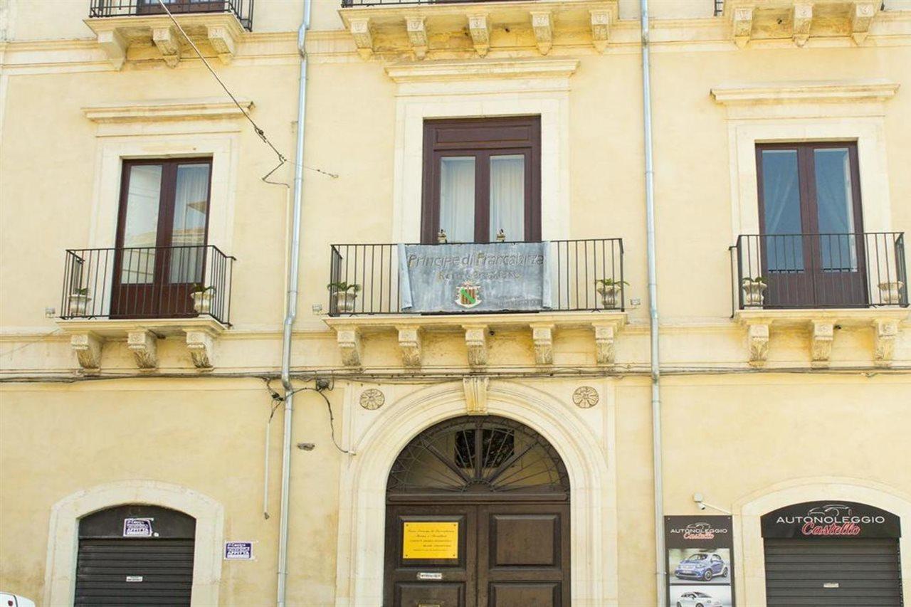 Principe Di Francalanza Acomodação com café da manhã Catânia Exterior foto